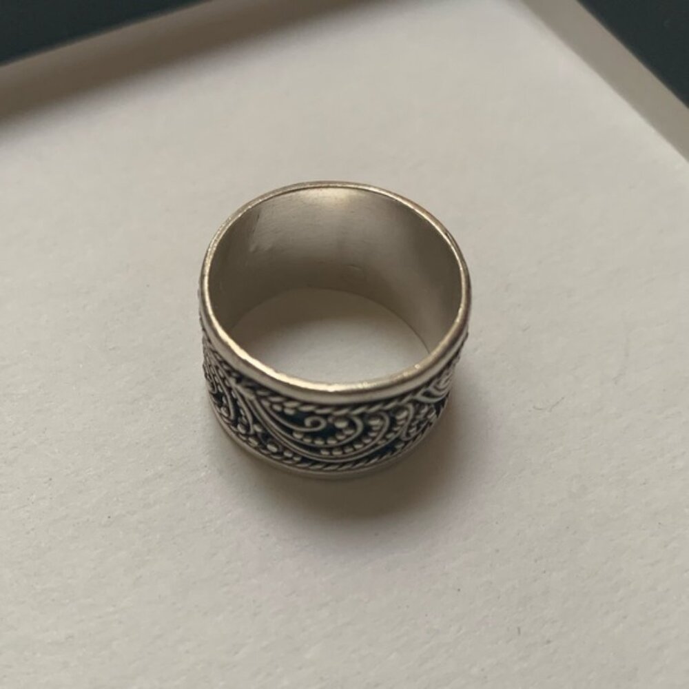 Vintage Style Silver-Tone Metal Patterned Thick Bandring - Picture 3 of 5